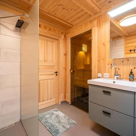 Resort Moose 6p With Sauna Water View Vraliosen